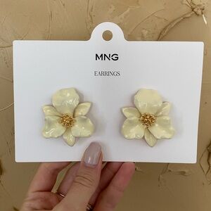 MNG Cream Floral Earrings